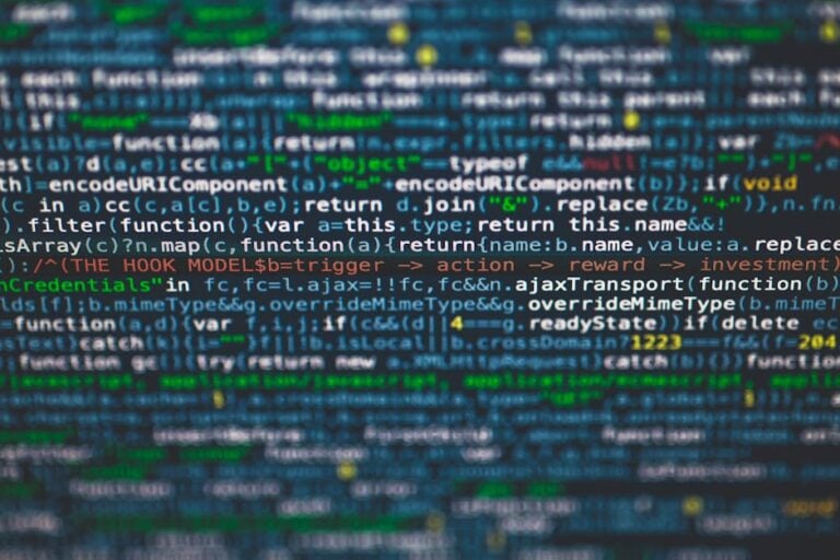 JSON と TOML: <span class="heading-styled"> どの設定形式が優勢でしょうか?</span>