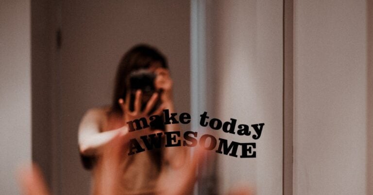 Как мгновенно перевернуть текст (и 5 действительно полезных причин сделать это)