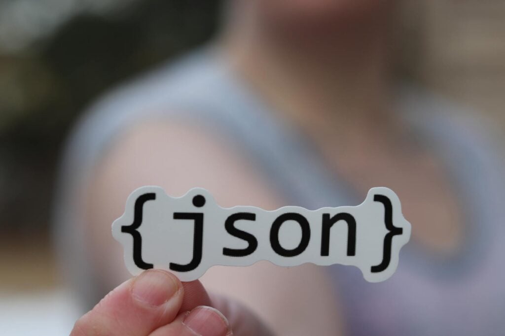 CSV إلى JSON: متى يجب التحويل وكيفية الحفاظ على نظافة بياناتك 1